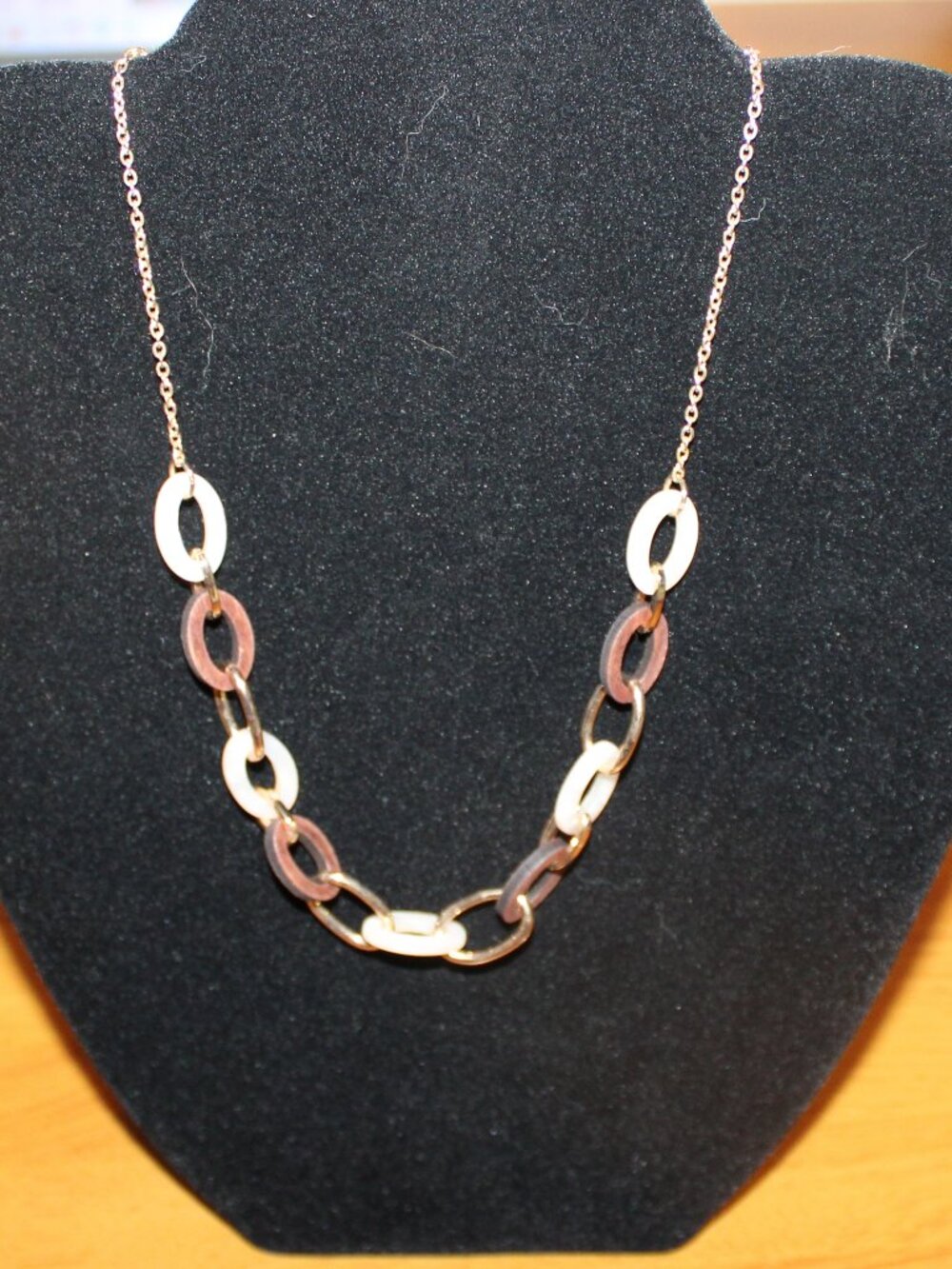 Banana Republic Gold Tone Chunky Resin Oval Link Chain Statement Necklace 20"